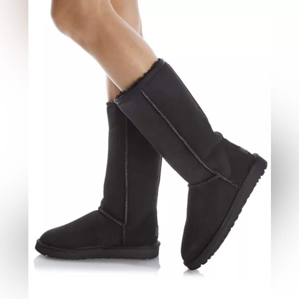 UGG®
Women's Classic II Tall Shearling Boots